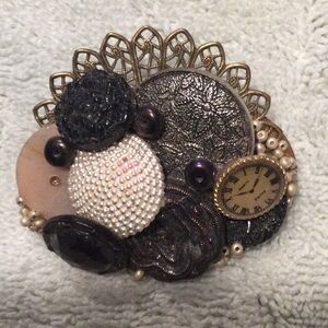 Vintage-Inspired Multi-Detail Brooch